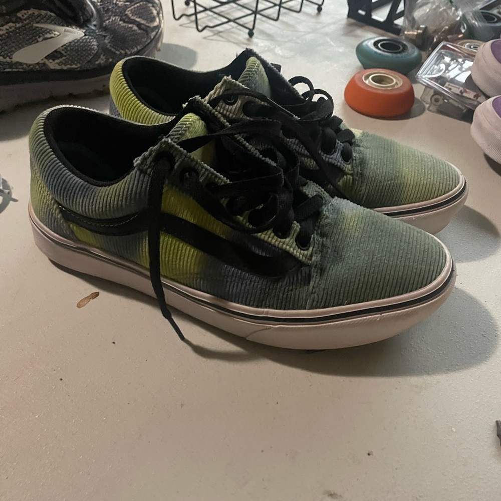 Vans - Picture 5 of 7